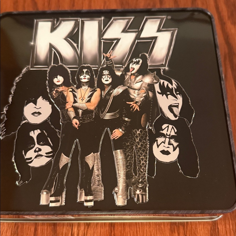 KISS Limited Edition PEZ Gift Set New Sealed Rock Band Collectible Display - Picture 3 of 6